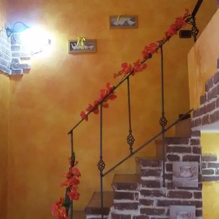 La Casetta Gialla Di Edoardo Διαμέρισμα *