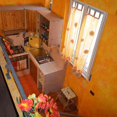 La Casetta Gialla Di Edoardo 아파트